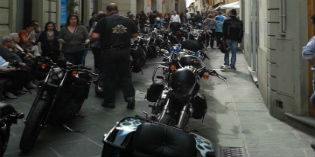 Le Harley Davidson hanno invaso il centro storico di borgo. Foto...