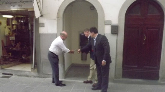 Un Bancomat nel centro storico di Scarperia. L'inaugurazione..