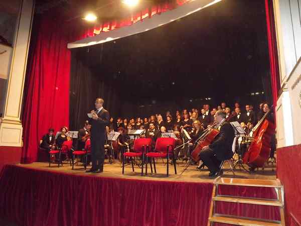 Borgo. Successo per la classica a teatro. Cronaca e foto del Requiem di Mozart...