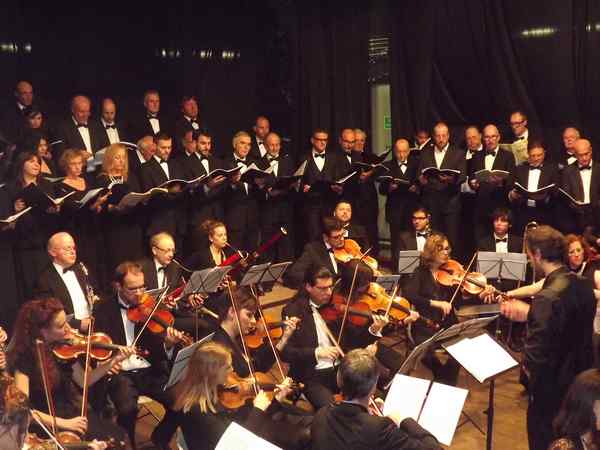 Borgo. Successo per la classica a teatro. Cronaca e foto del Requiem di Mozart...