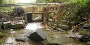 Barberino: lo strano caso di Via di Lamole. Minacciata anche dal torrente...