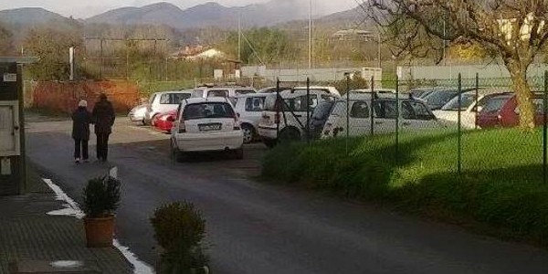 Luco e il parcheggio. Polemica sul web...