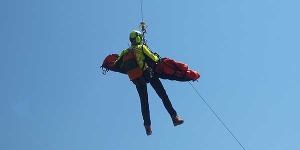 Boscaiolo cade in un burrone. Lo salva il Pegaso