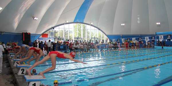 Docce e phon a pagamento. Novità (e polemica) al Centro Piscine