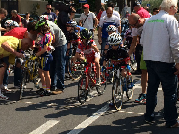 I bimbi del Ciclo Appenninico, futuro del ciclismo. Storia e foto