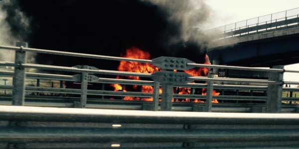 Camion in fiamme in Autostrada. Le foto in diretta