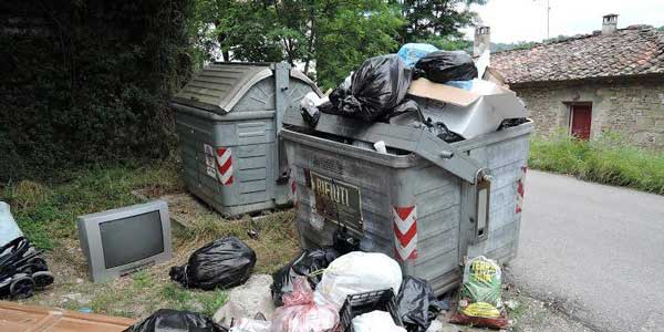 Cassonetti. Telecamere anche a Scarperia e San Piero