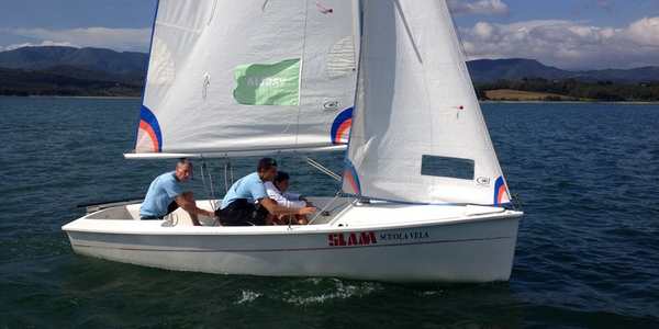Un sindaco in barca a vela. Cronaca e foto del Palio di Bilancino