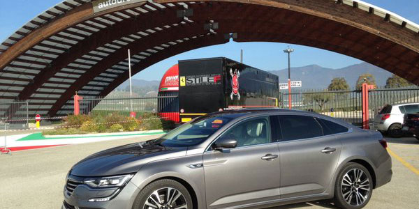 La nuova Talisman in tour nel Mugello. Se la vedi scatta un selfie