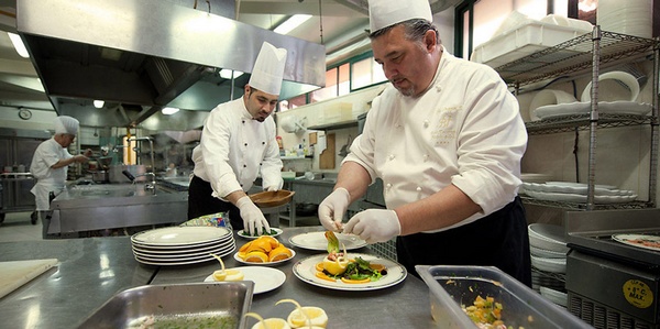 Bar e ristoranti. Sconti Tari a chi dona cibo, accade a Borgo