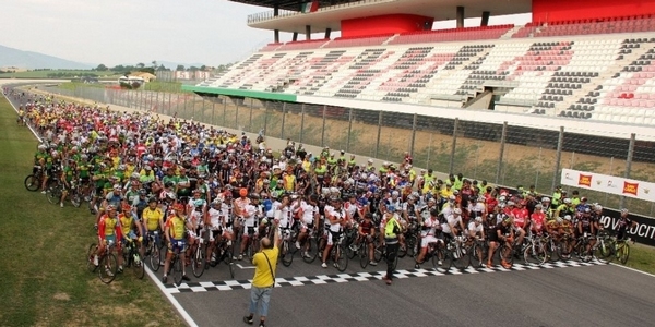 Torna il Ciclotour. E arriva la cronometro in autodromo