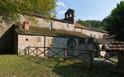 Badia-a-Moscheta_Firenzuola_02_Leopoldo-CecchiC-400x250