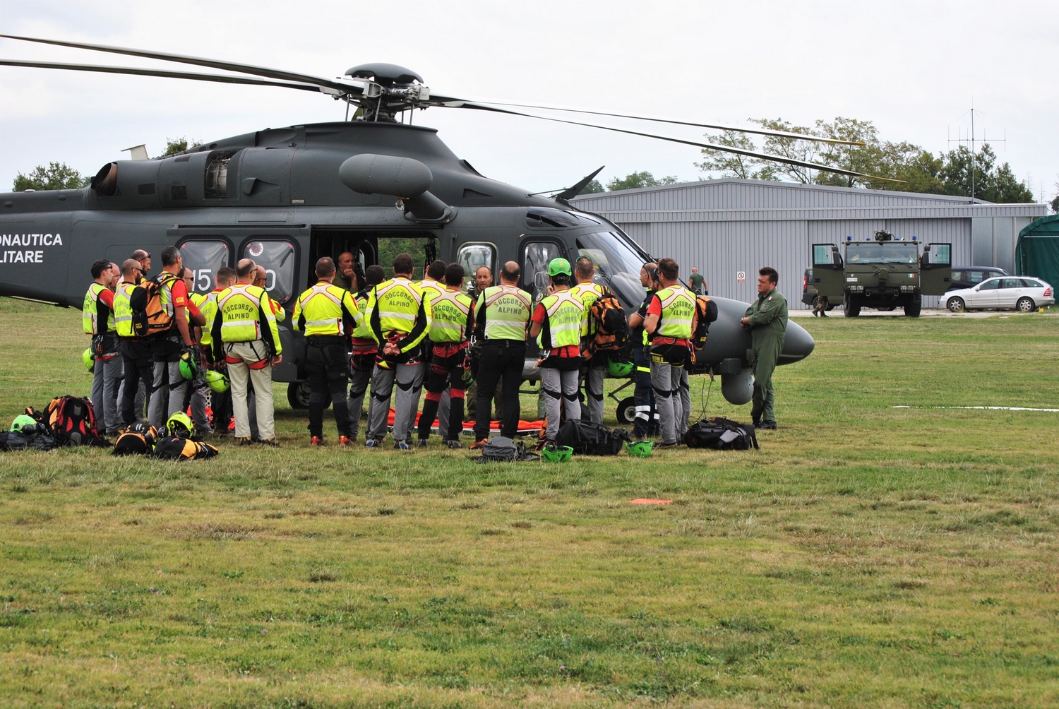 Esercitazione del Soccorso Alpino, con l'elicottero Augusta dell'esercito