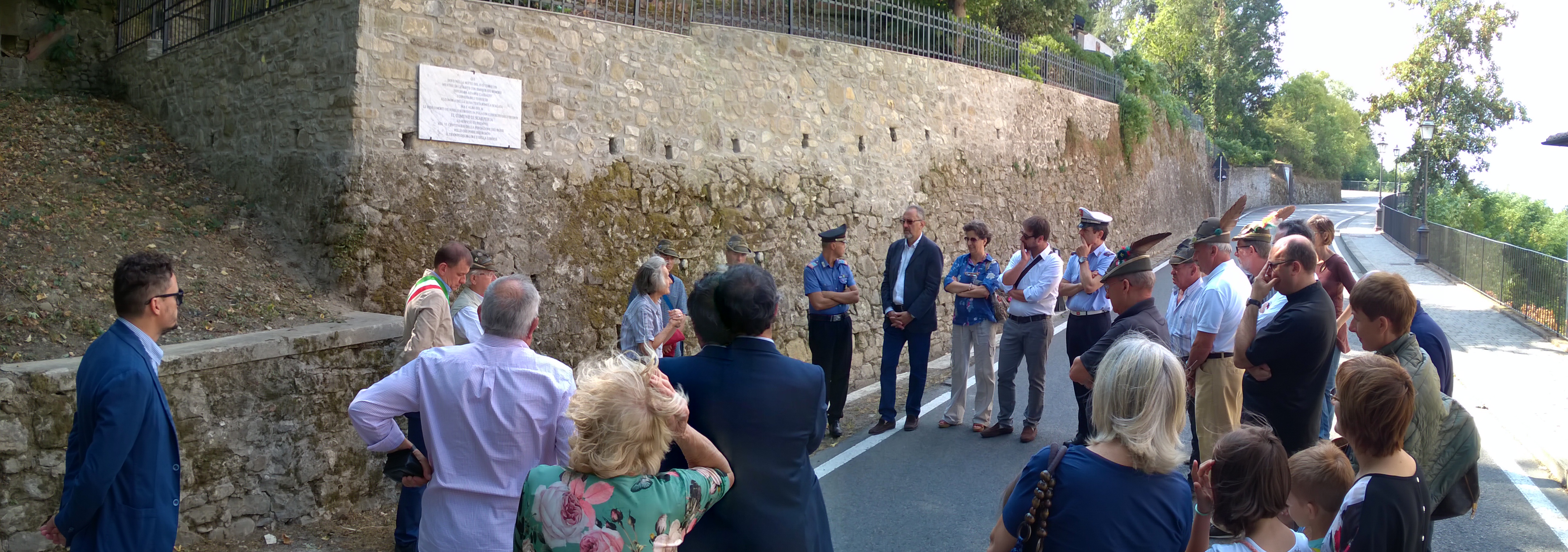 Ricollocata la lapide storica di Scarperia, posta nel 1906. Info