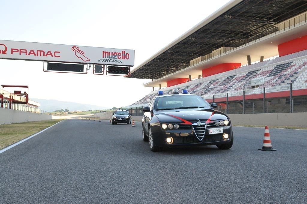 Carabinieri in pista. Il corso di guida sicura all'autodromo del Mugello