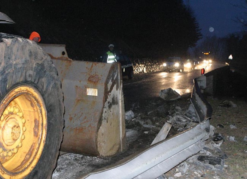 Smottamento sul Passo della Colla, lavori in corso per liberare la strada