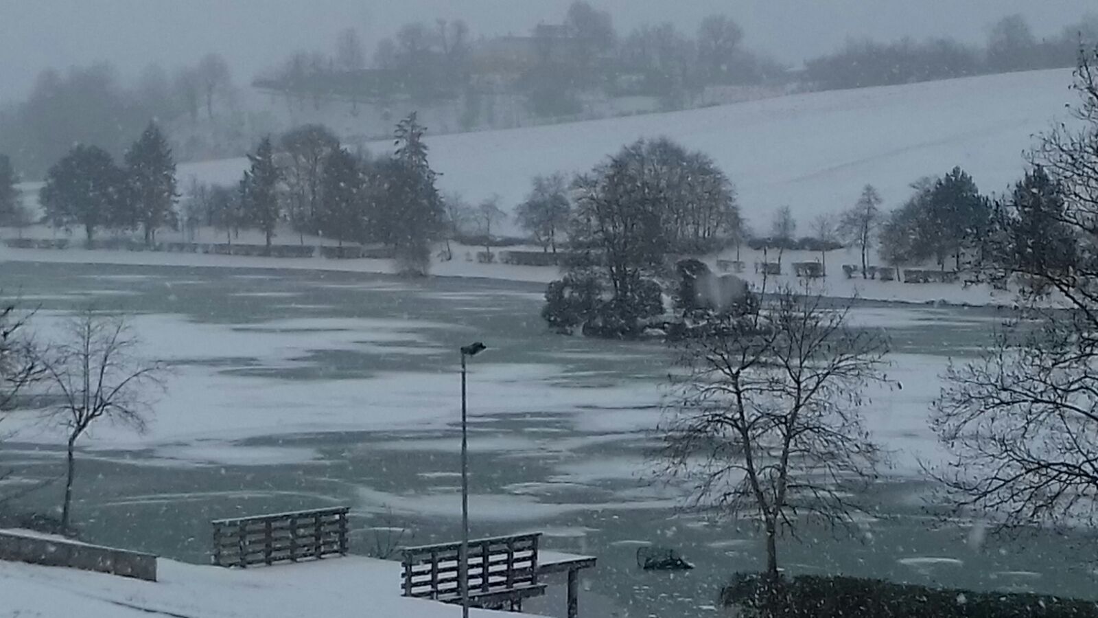 Siberia? No Vicchio, il lago ghiacciato è (ancora) da spettacolo