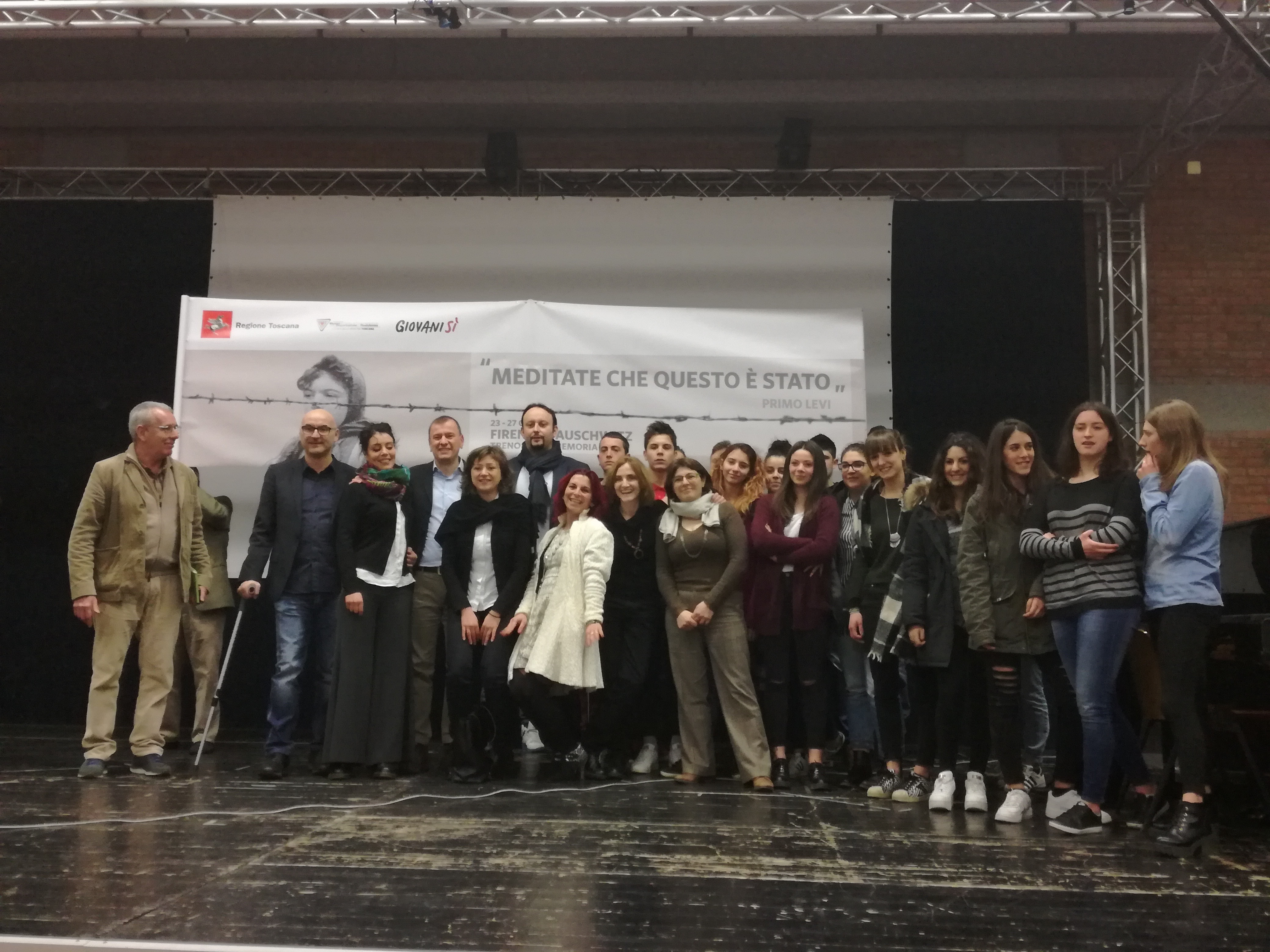 Treno della Memoria, consegna dello striscione. I ragazzi raccontano la giornata