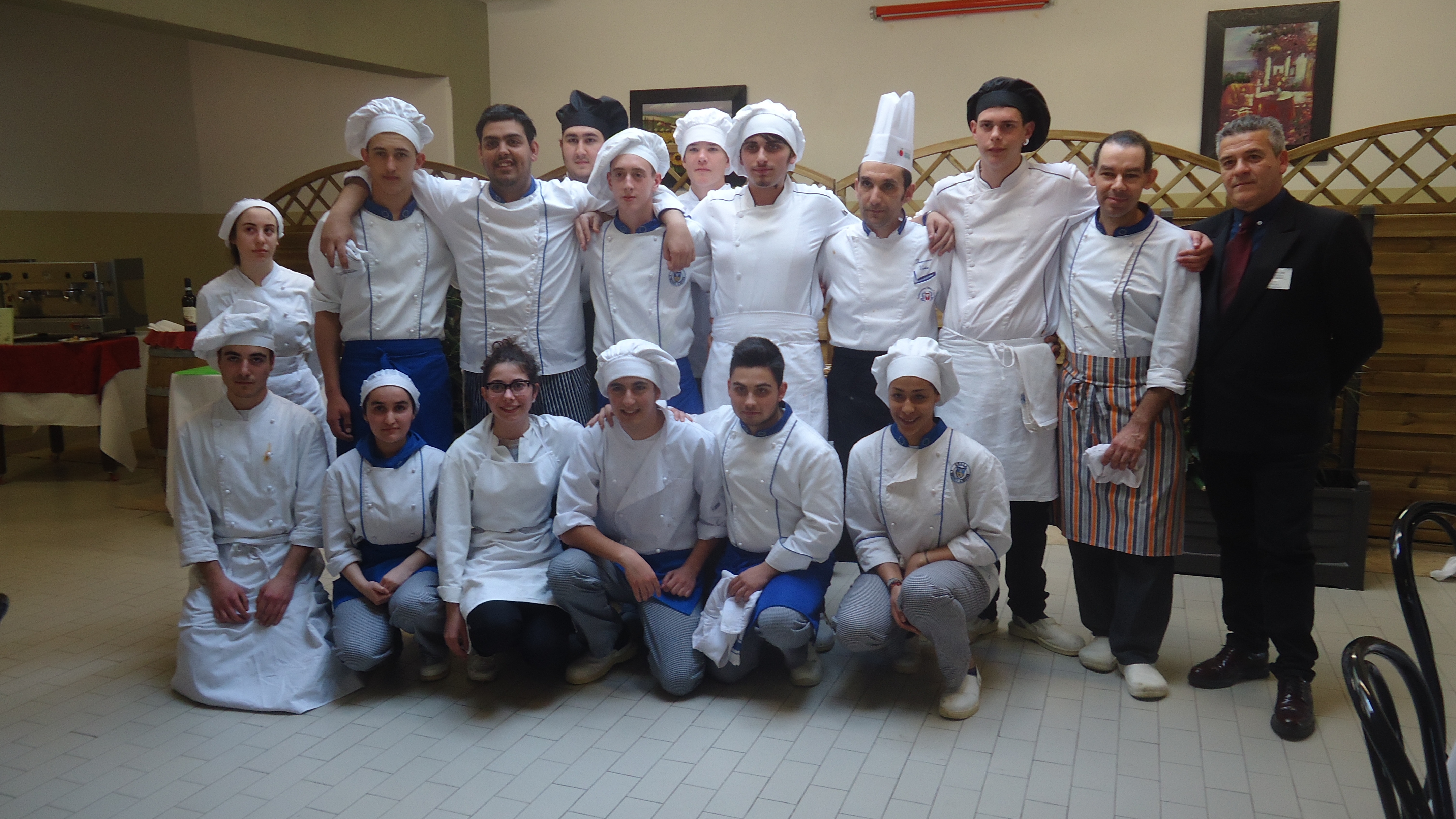 lo staff dell'Alberghiero alle cucine.