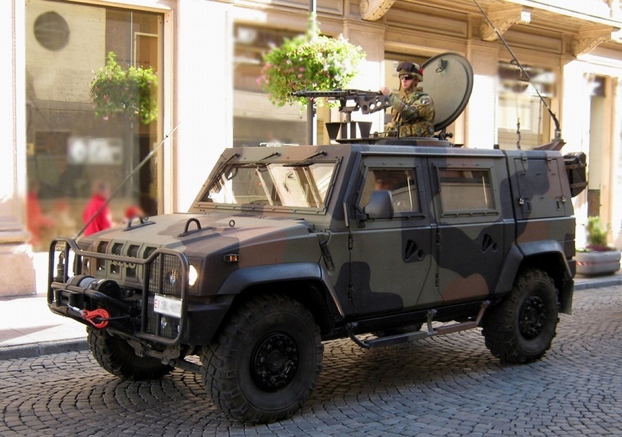 Anche l'Esercito alla Festa del Donatore, con il Lince