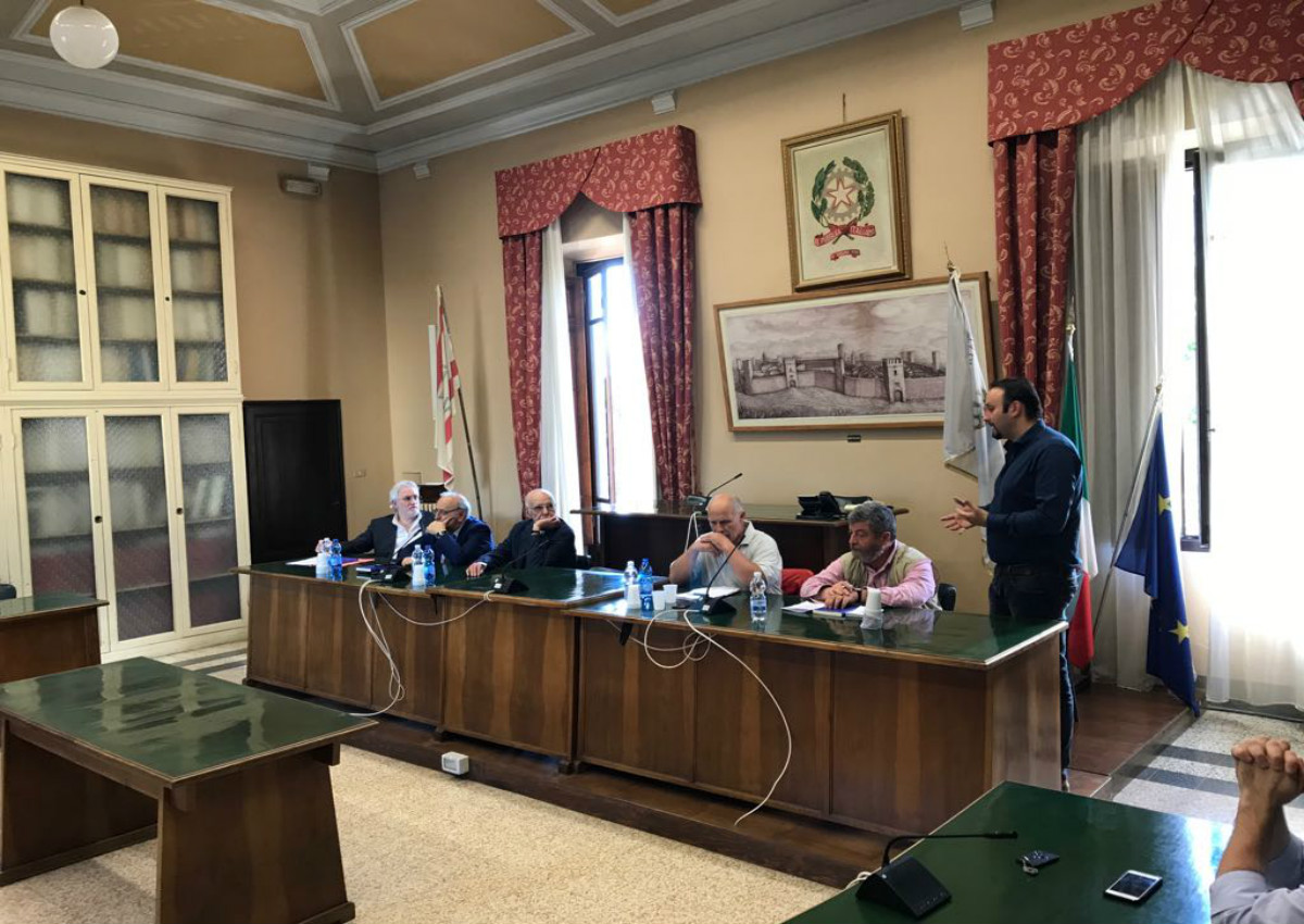 Forteto, le 'aberrazioni' presentate a Borgo. Con il sindaco e una folta platea