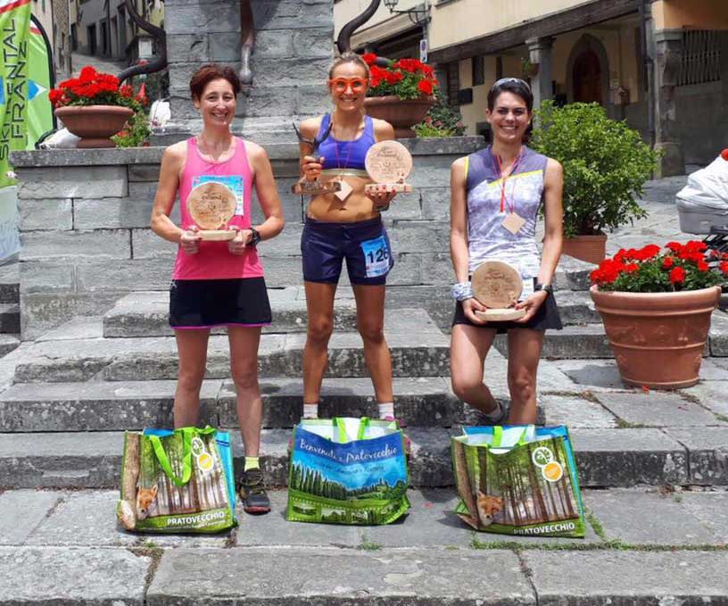 Michela Migliori (Runner Barberino) sul podio al Trail del Falterona
