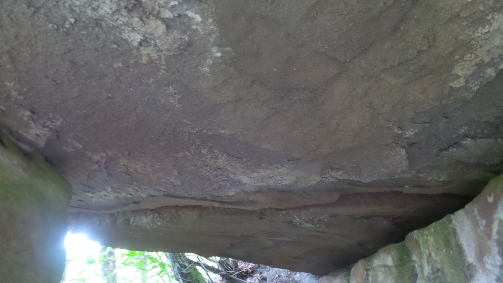 Casa troglodita soffitto dolmen