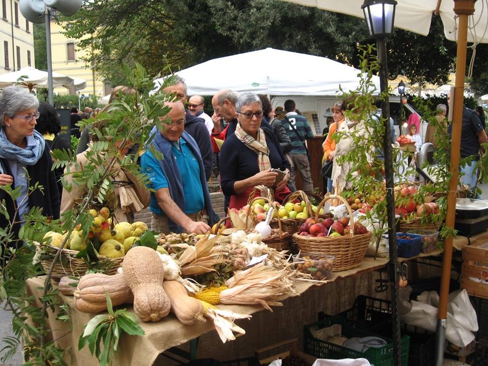 Non solo castagne. Casola Valsenio festeggia i 'Frutti Dimenticati'