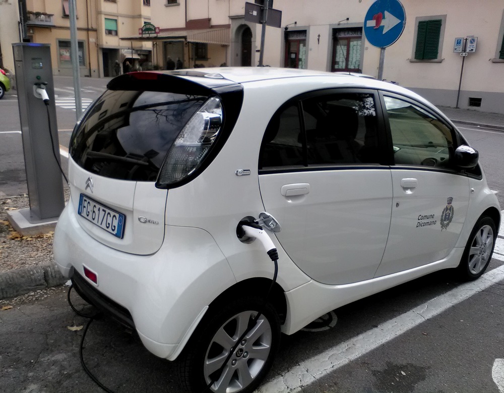 Dicomano. Il Comune ha un'auto elettrica, attive per tutti le colonnine di ricarica