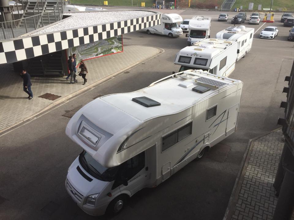 Sfrecciano al Mugello Circuit i soci di Tanta Strada in Camper
