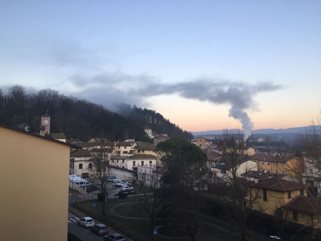 'Caro OK!Mugello, siamo preoccupati'. Foto del Giorno e segnalazione sui fumi a San Piero