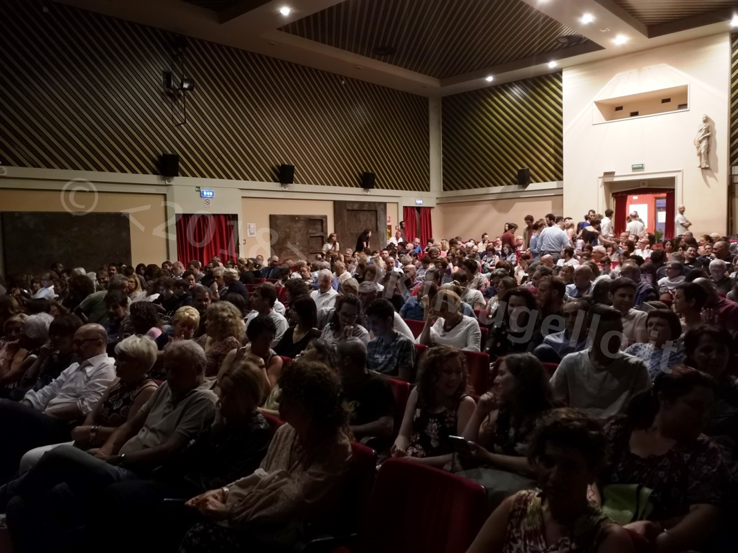 Tutto esaurito per Alessandro Bergonzoni in Trascendi e sali