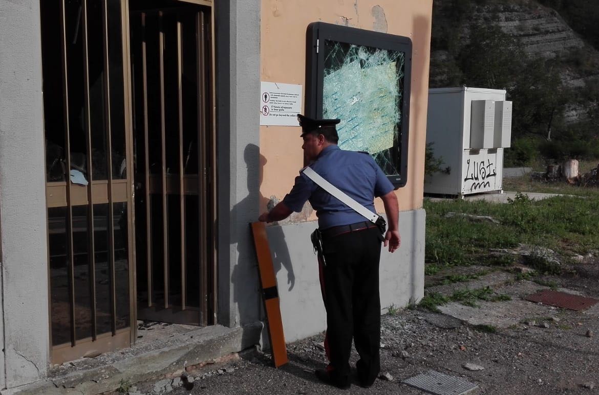Atti di vandalismo alla stazione ferroviaria di Crespino sul Lamone