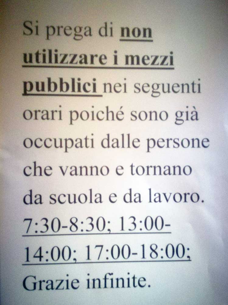 Migranti discriminati sui bus? Bufera a Pelago