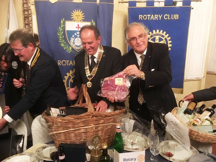 FOTO 2 ROTARY_ ministro centinaio