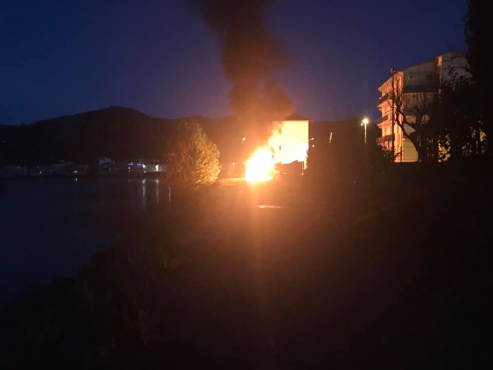 Incendio cassonetti Sieci