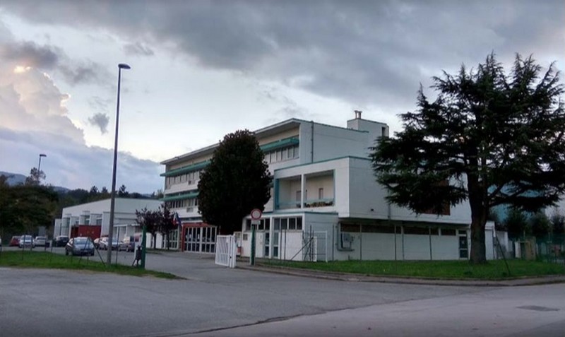 La materna in affitto, la scuola chiusa da anni... Il dossier di Rifondazione