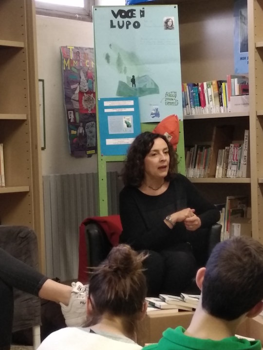 Laura Bonalumi ai circoli di lettura alla scuola media di Borgo