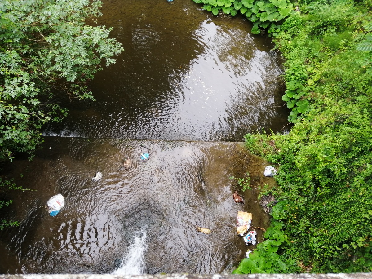 Rifiuti abbandonati nel Muccione. Una lettera in redazione