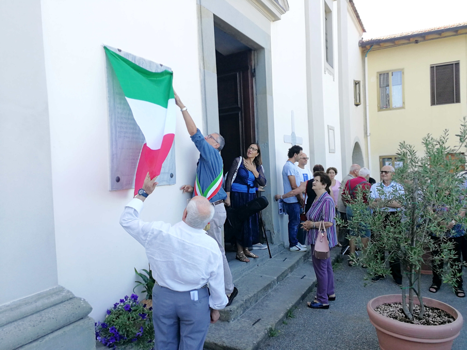 Restaurata la lapide dei caduti a Fagna