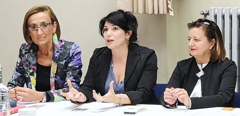 da sx: Lorenzina Baldi (Accademia degli Audaci), Cristina Becchi (Vice Sindaco Borgo San Lorenzo), Patrizia Coletta (Direttore Toscana Spettacolo)