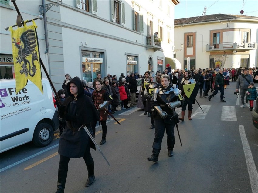 Gli armigeri gatteschi del Grifone della Superba in Piazza Gramsci