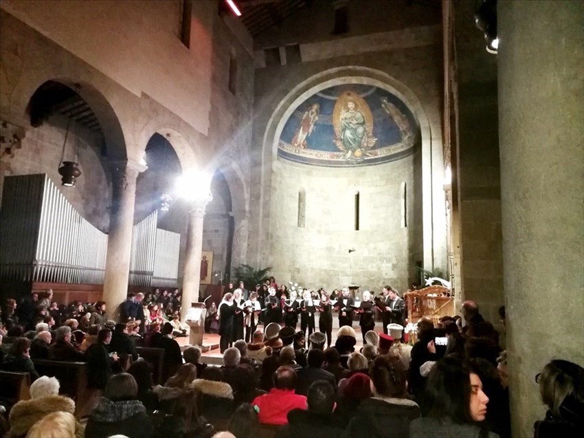 Il gruppo coristico "Capriccio armonico" in concerto diretto da Gianni Mini