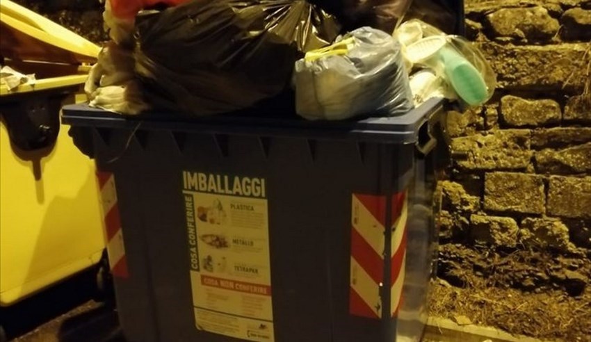 Cassonetti. Foto di repertorio