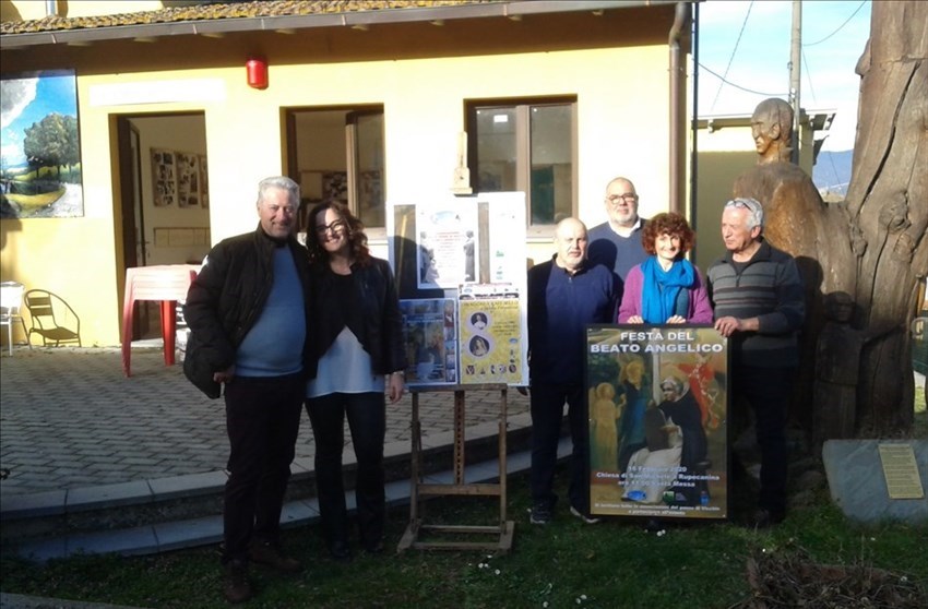 Da sx; Fabrizio Scheggi, l’ass. Sandra Pieri, rappresentante del circolo IL CISTIO, sindaco di Vicchio Carlà Campa, Sabrina Valentini e il pres. dell’Ass. degli Artisti Giuliano Paladini