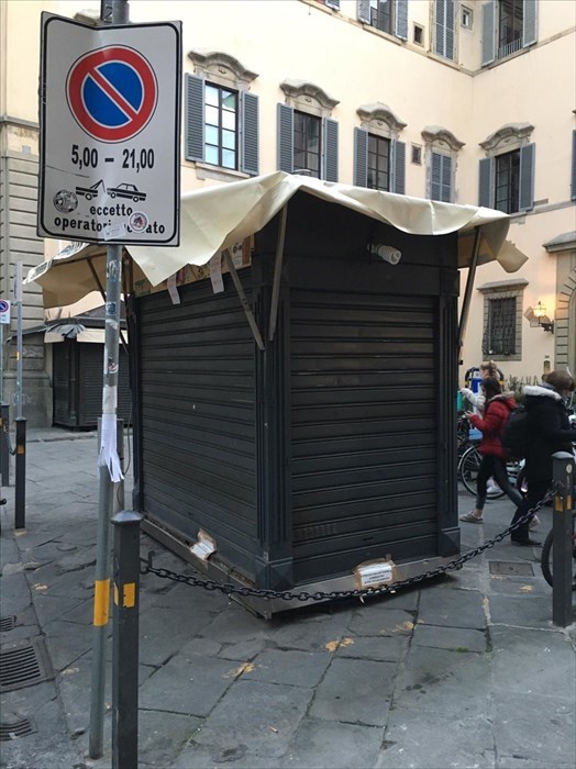 l'edicola in Piazza Madonna