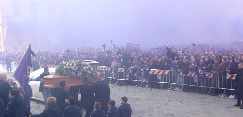 Un momento dei funerali di Astori