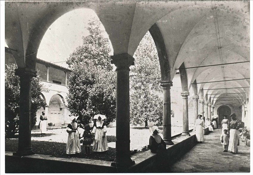 Il bellissimo Chiostro cinquecentesco del vecchio Ospedale di Luco di Mugello già Monastero Camaldolense, unico presidio sanitario in tutto il Mugello e Alto Mugello.