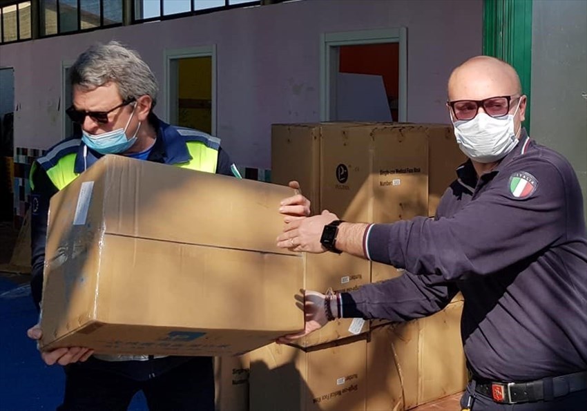 L'arrivo e smistamento, a cura della Protezione Civile