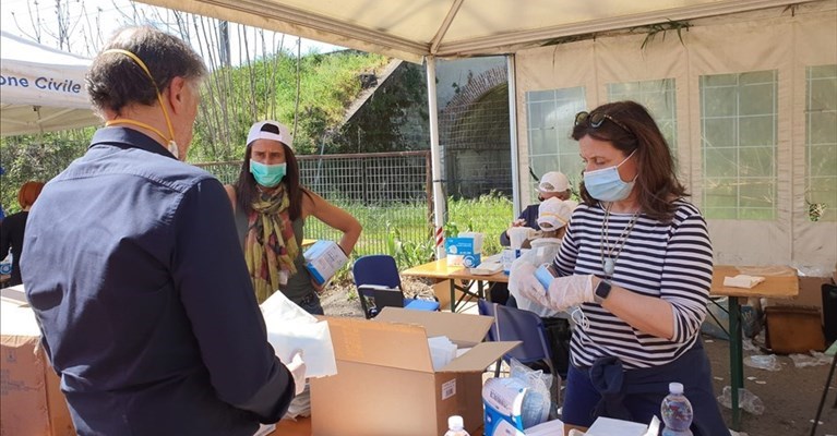 l'imbustamento delle mascherine